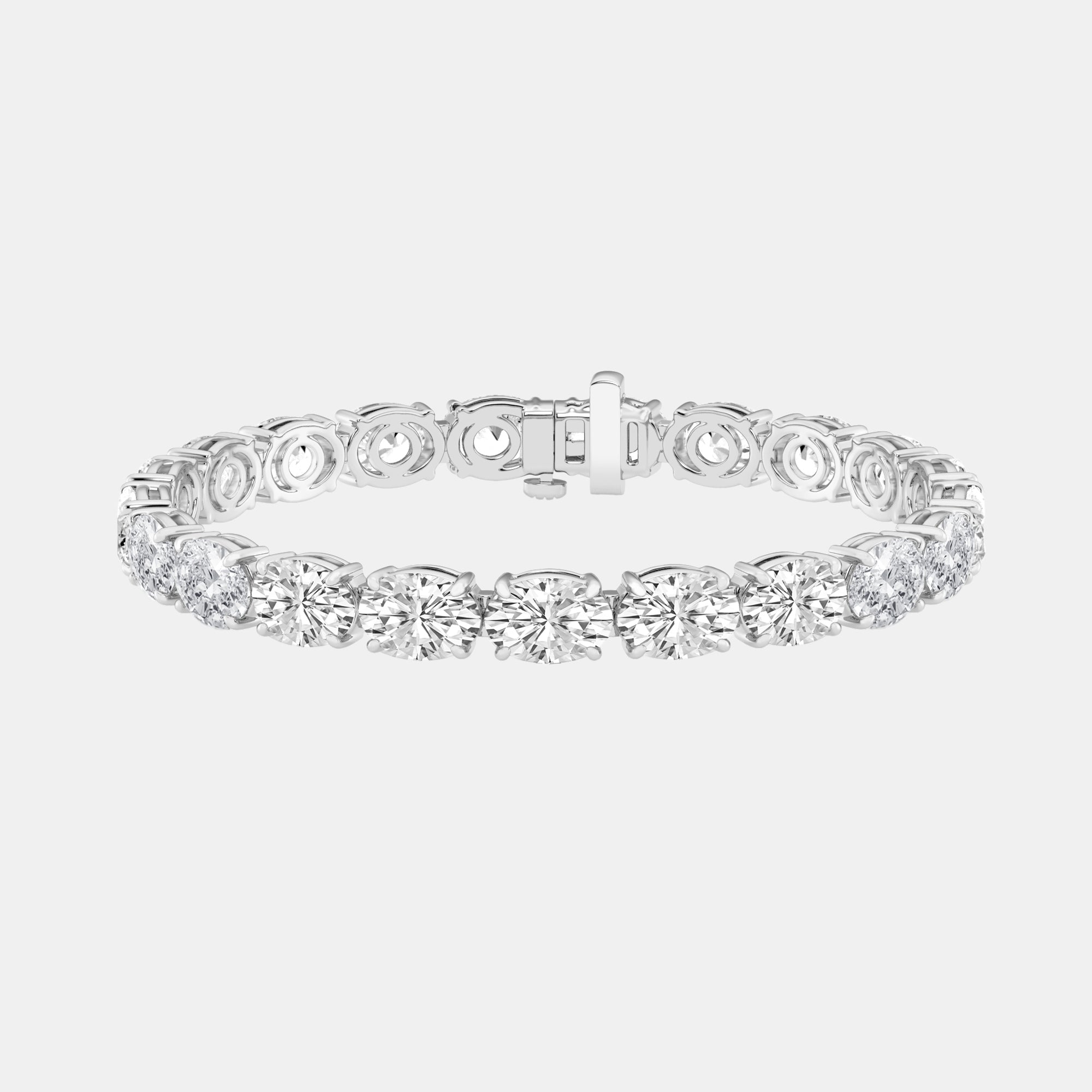 Oval / 18K White Gold / D-F VS