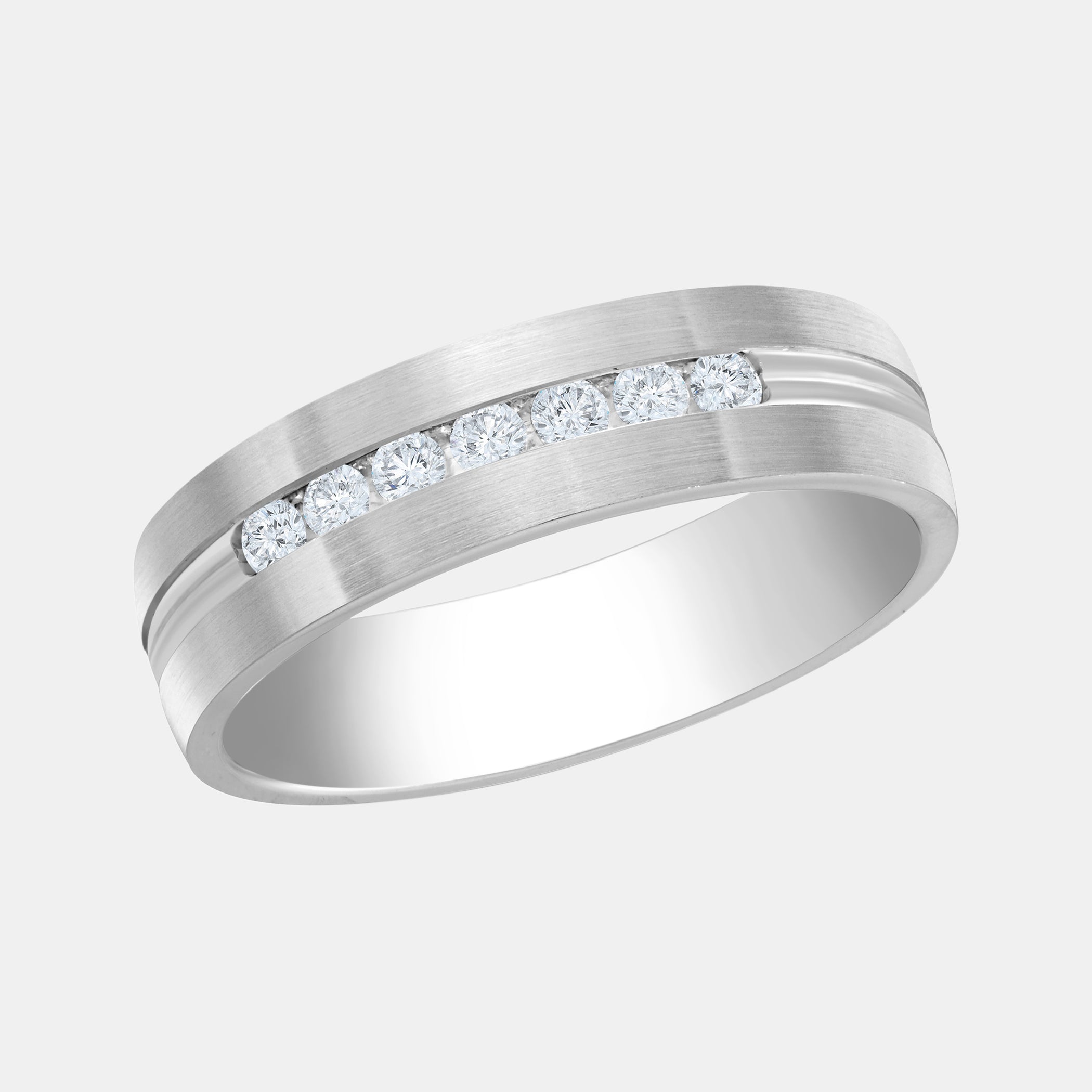 Round / 14K White Gold / D-F  VS
